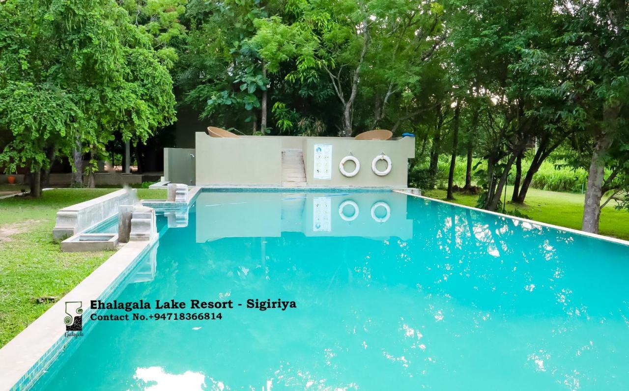 Ehalagala Lake Resort Сигирия Екстериор снимка