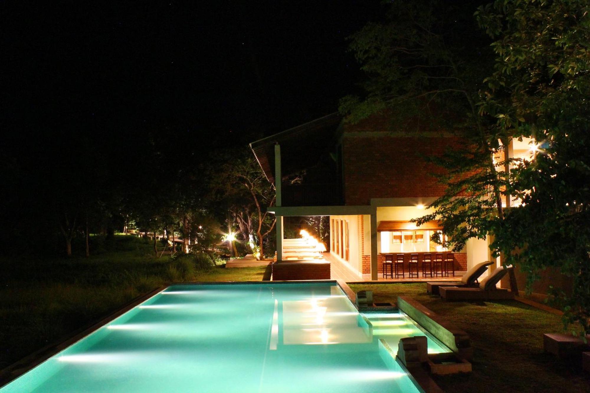 Ehalagala Lake Resort Сигирия Екстериор снимка