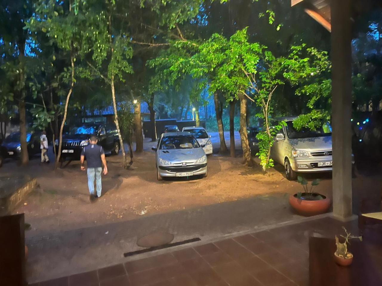 Ehalagala Lake Resort Сигирия Екстериор снимка